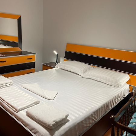 City Center Apartment Galeria Tirana Esterno foto