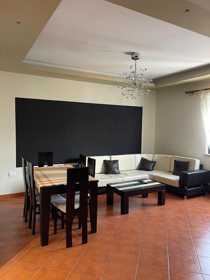 City Center Apartment Galeria Tirana Esterno foto