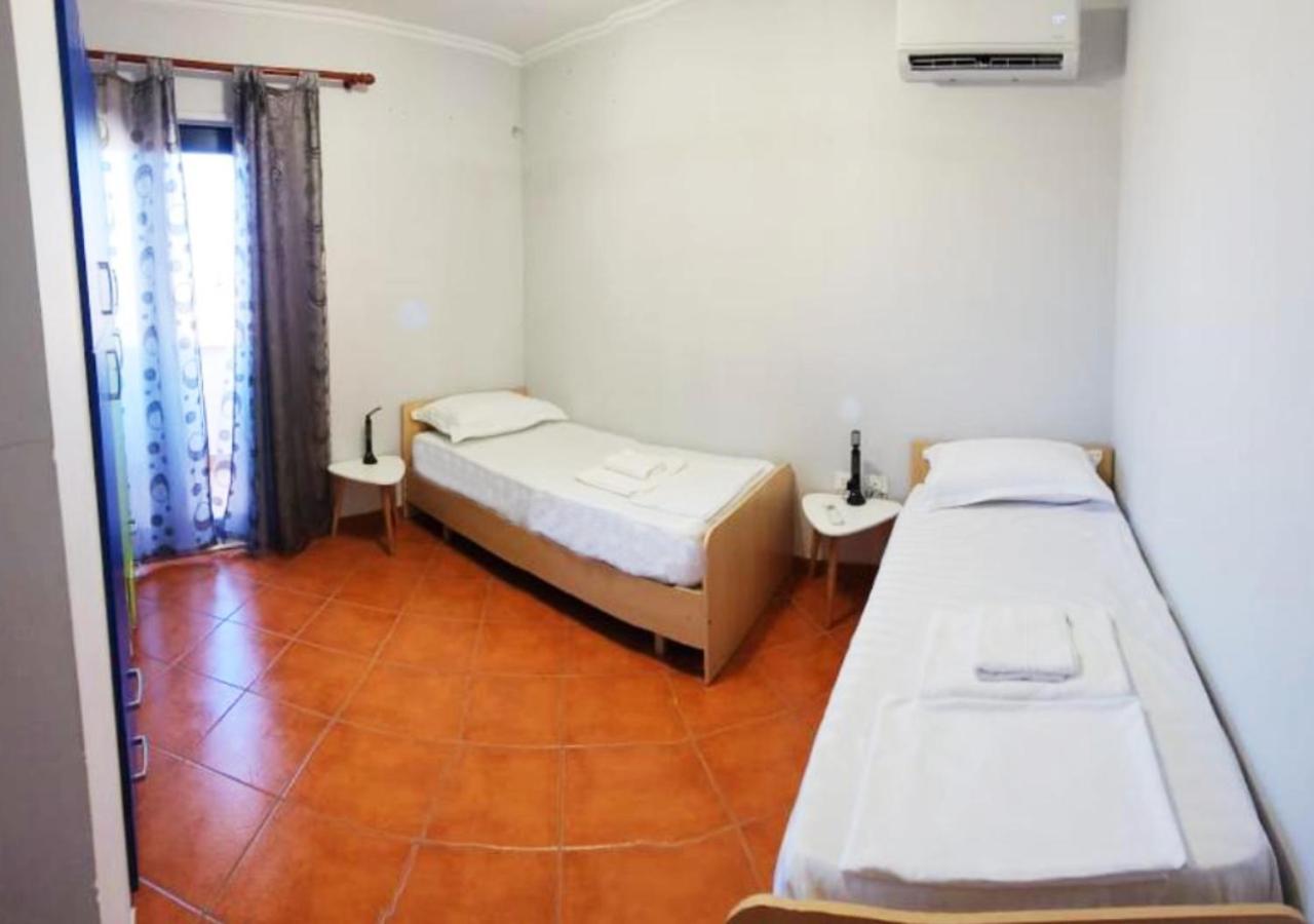 City Center Apartment Galeria Tirana Esterno foto