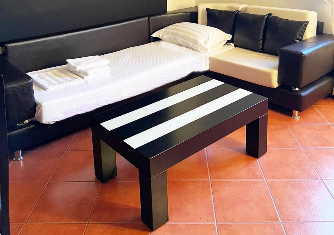 City Center Apartment Galeria Tirana Esterno foto
